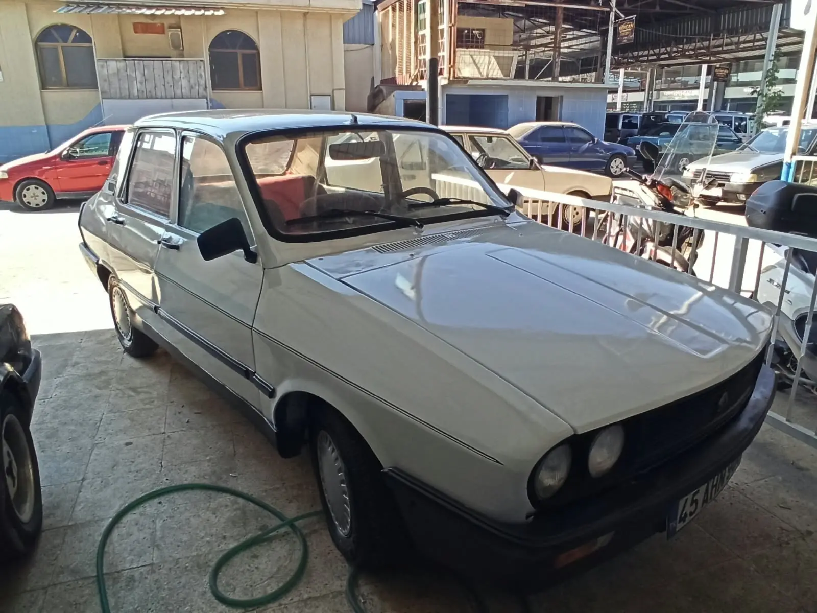 1992 Renault R 12