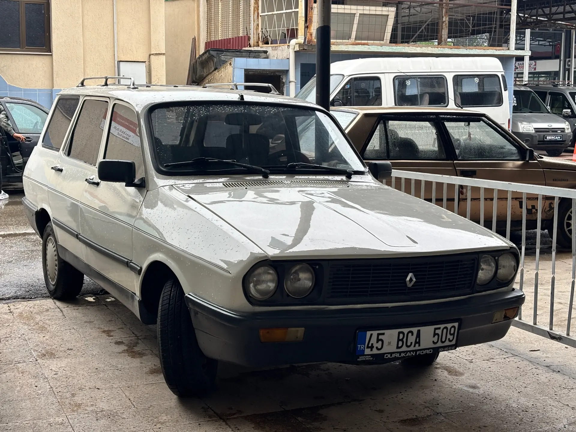 1990 Renault R 12