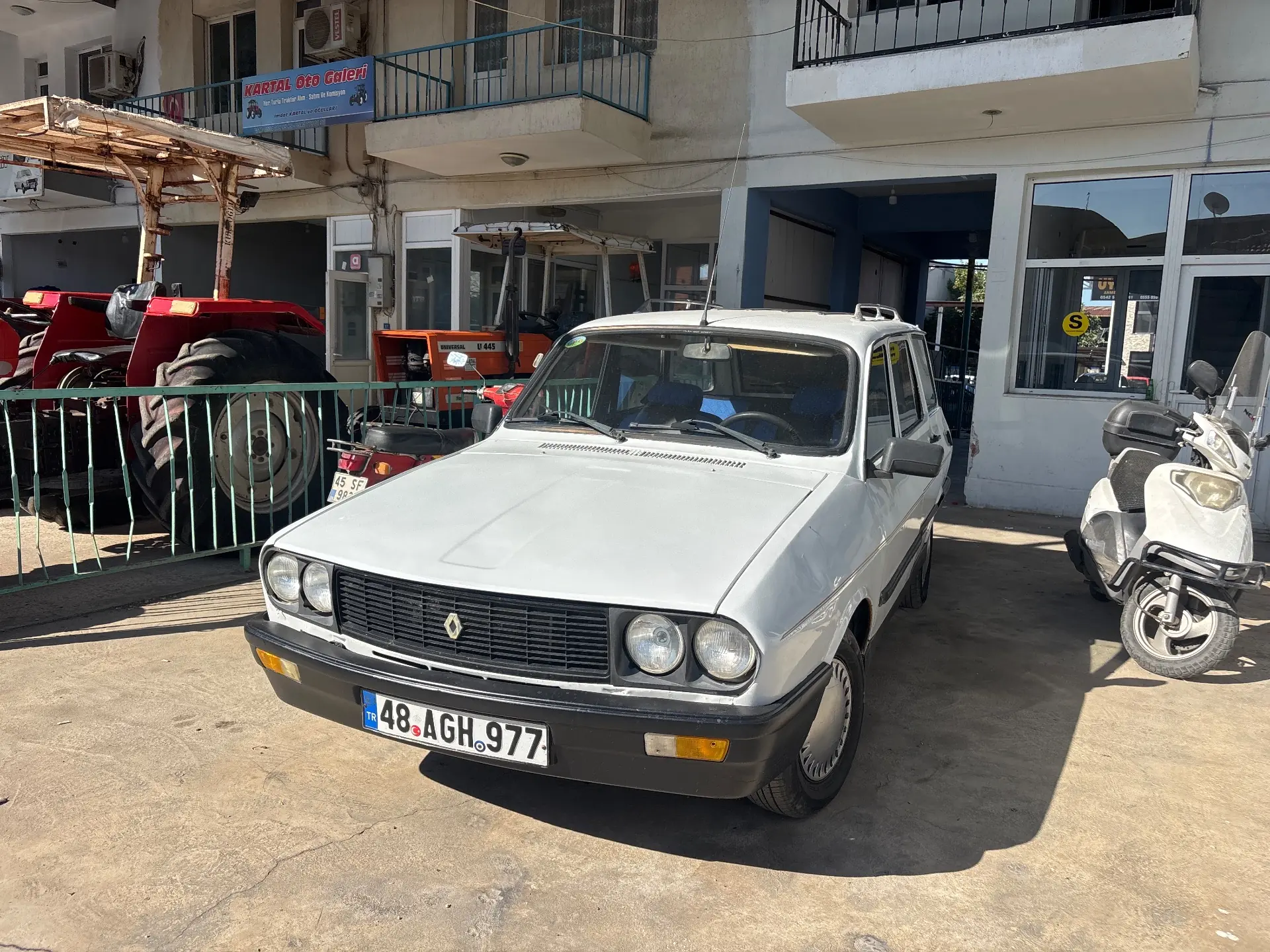 1990 Renault R 12