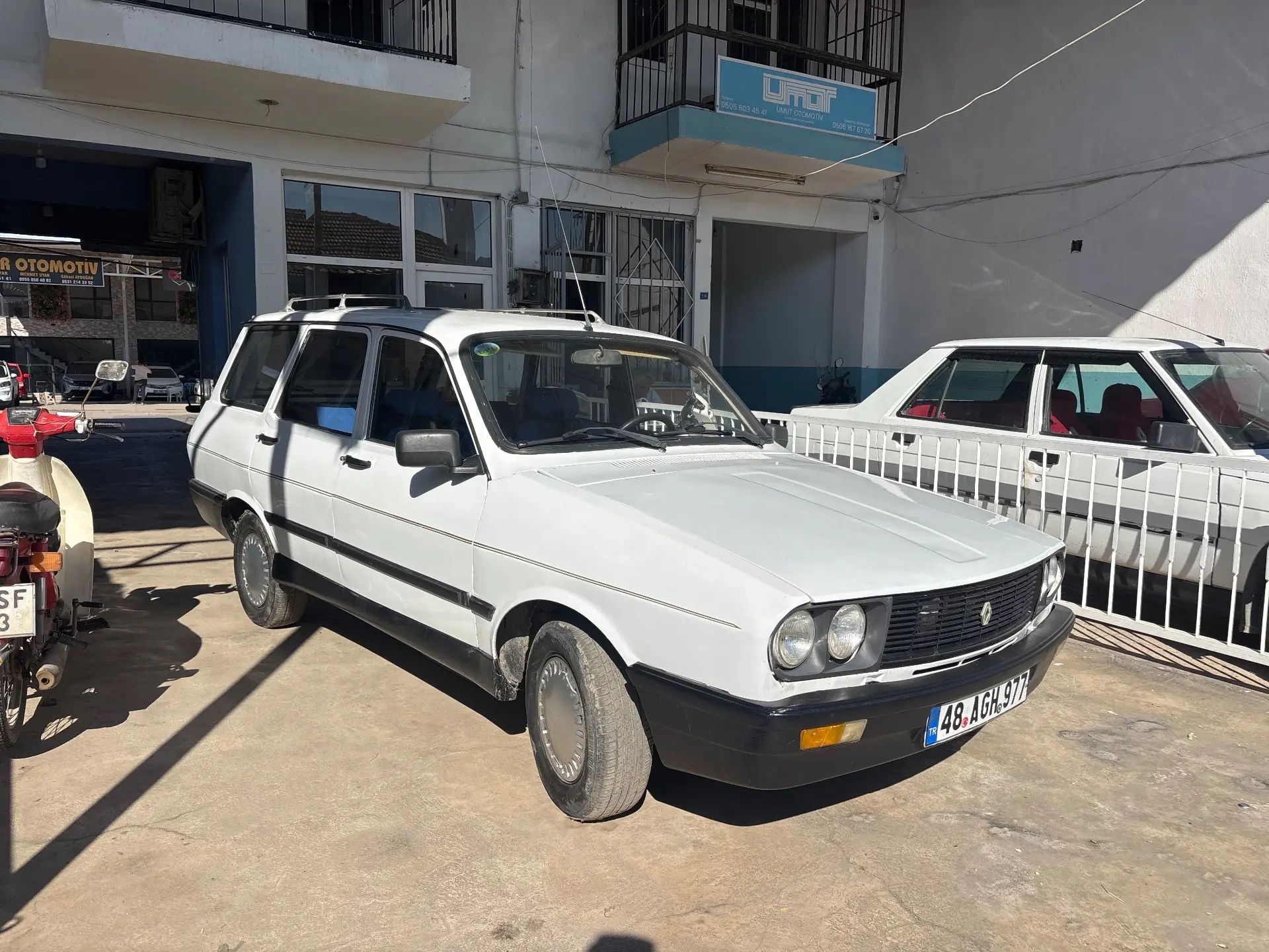 1990 Renault R 12 görsel 3